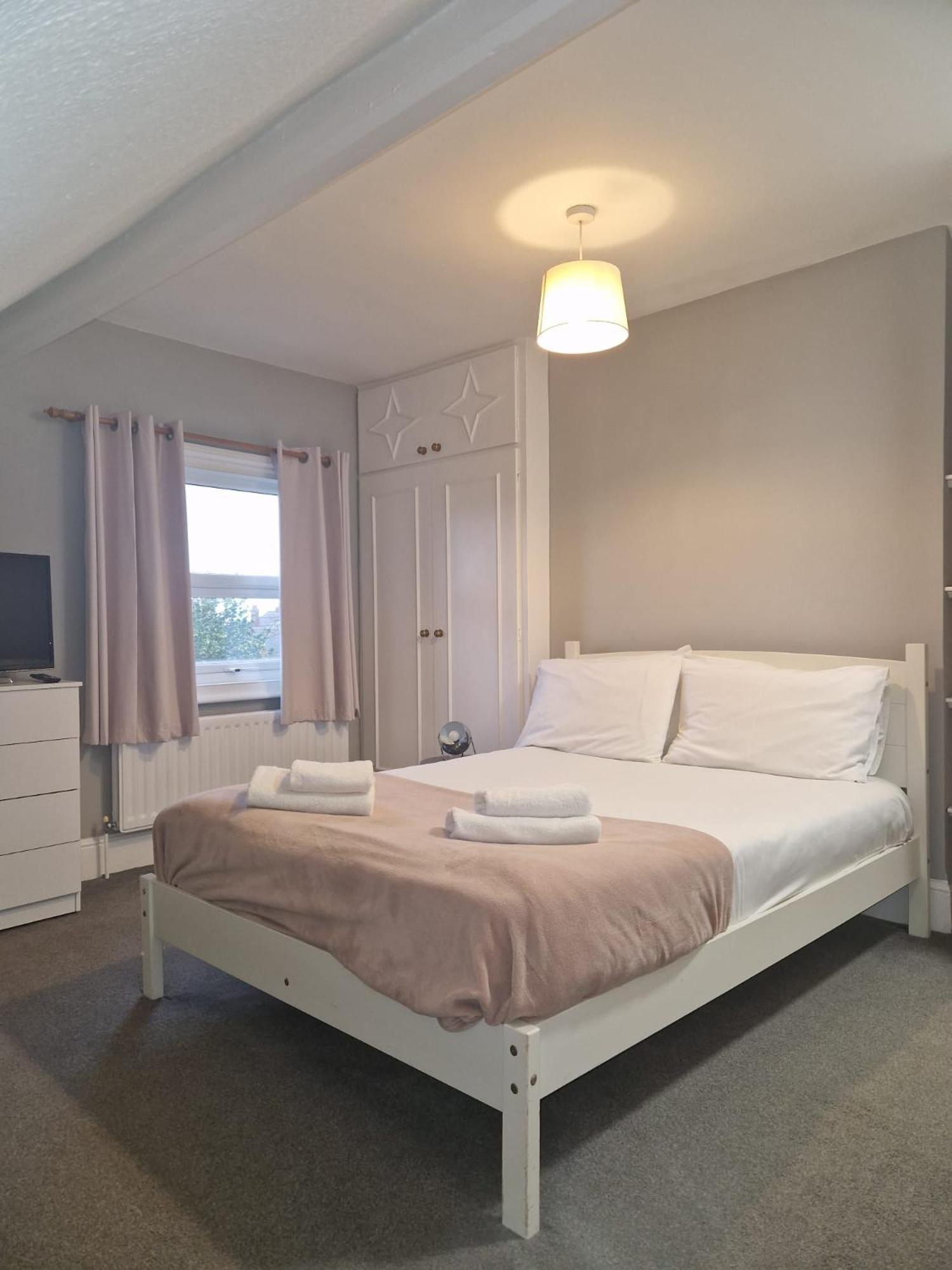 Hereford - Falcon House - Spacious 5 Bedroom House With Games Room - Sleeps 14 Guests - Great Property For Family & Friends Gathering Together - Hosted By Rentmyhouse المظهر الخارجي الصورة