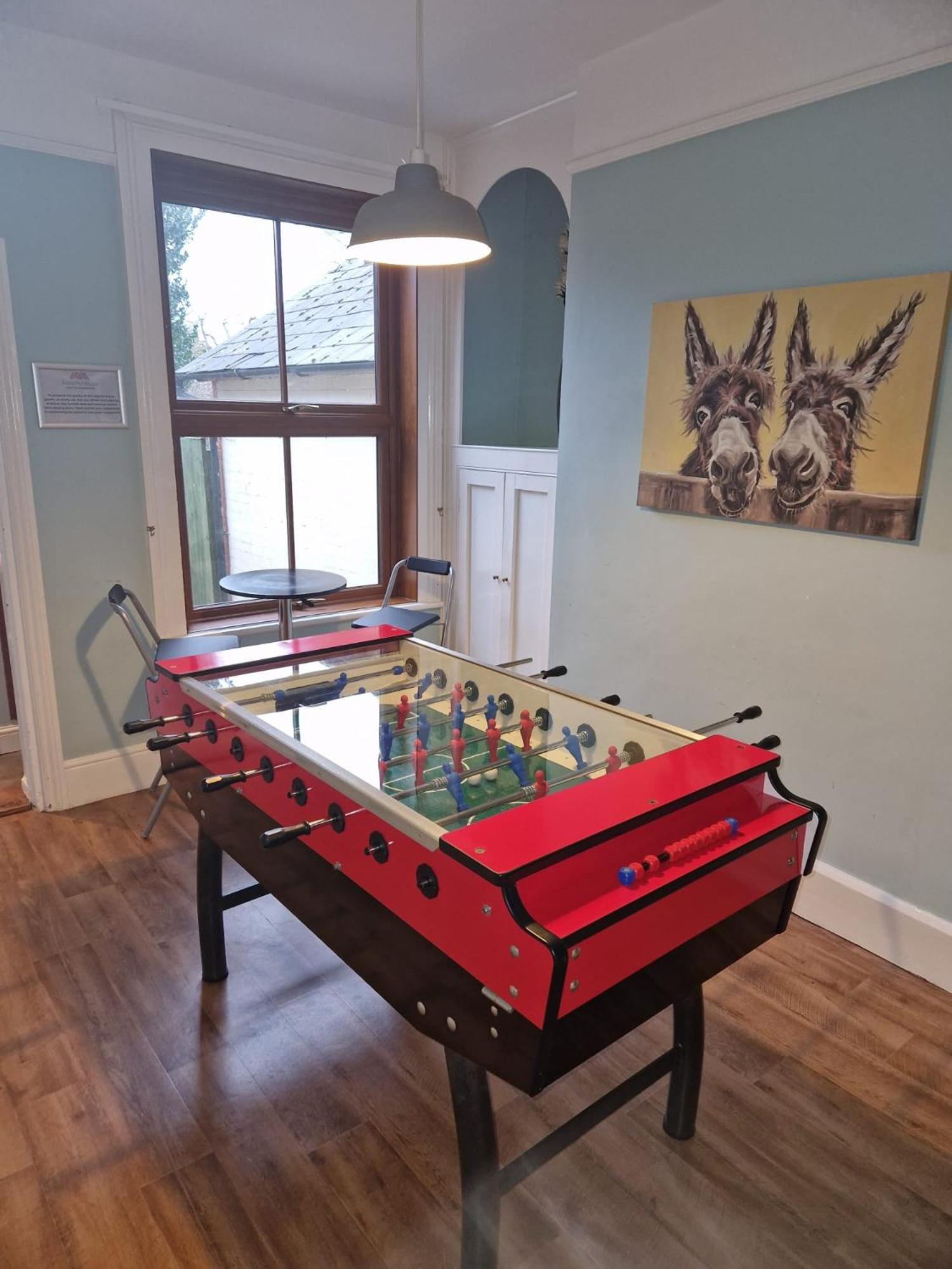 Hereford - Falcon House - Spacious 5 Bedroom House With Games Room - Sleeps 14 Guests - Great Property For Family & Friends Gathering Together - Hosted By Rentmyhouse المظهر الخارجي الصورة