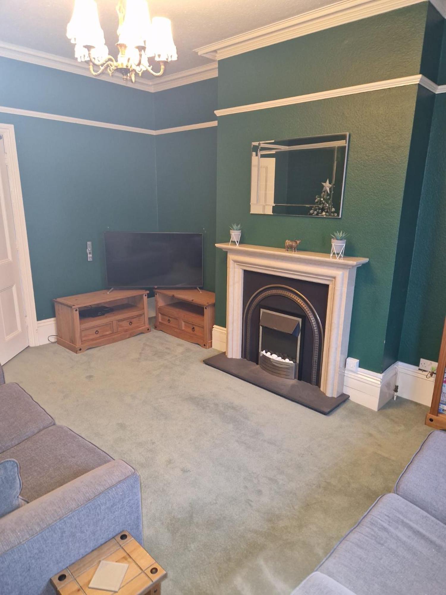 Hereford - Falcon House - Spacious 5 Bedroom House With Games Room - Sleeps 14 Guests - Great Property For Family & Friends Gathering Together - Hosted By Rentmyhouse المظهر الخارجي الصورة