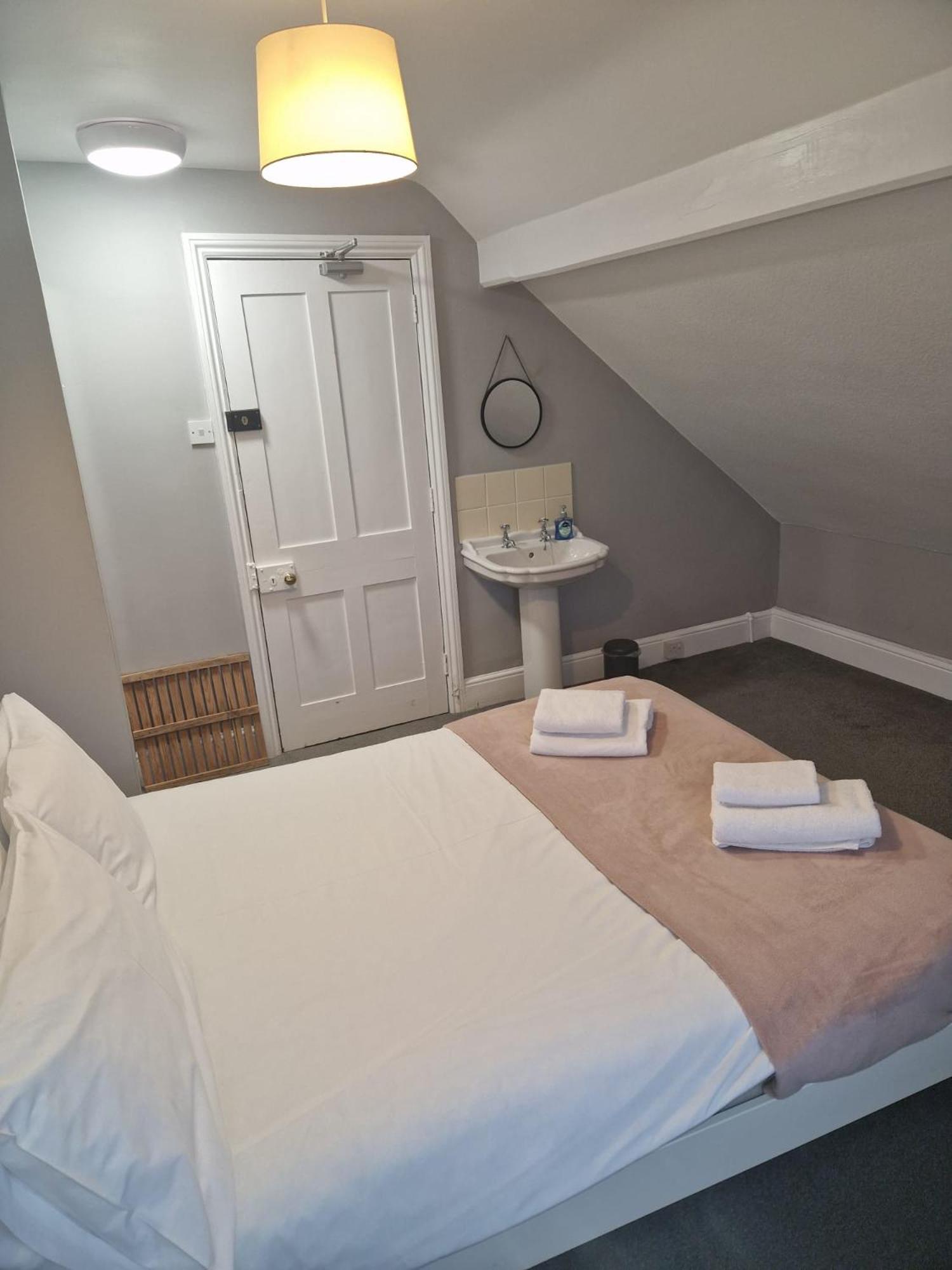 Hereford - Falcon House - Spacious 5 Bedroom House With Games Room - Sleeps 14 Guests - Great Property For Family & Friends Gathering Together - Hosted By Rentmyhouse المظهر الخارجي الصورة